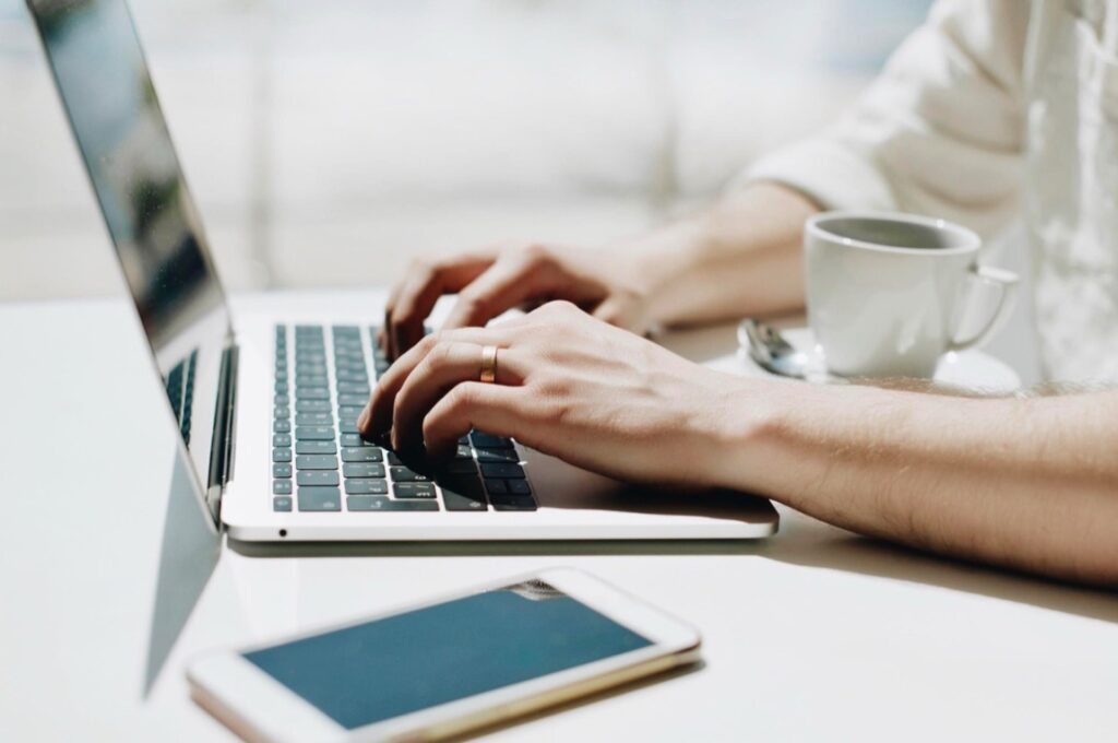 Model HP ProBook 4 G1i 16 C51MQLQET wyposażony w 16 GB pamięci RAM stanowi punkt wyjścia dla użytkowników biurowych i administracyjnych